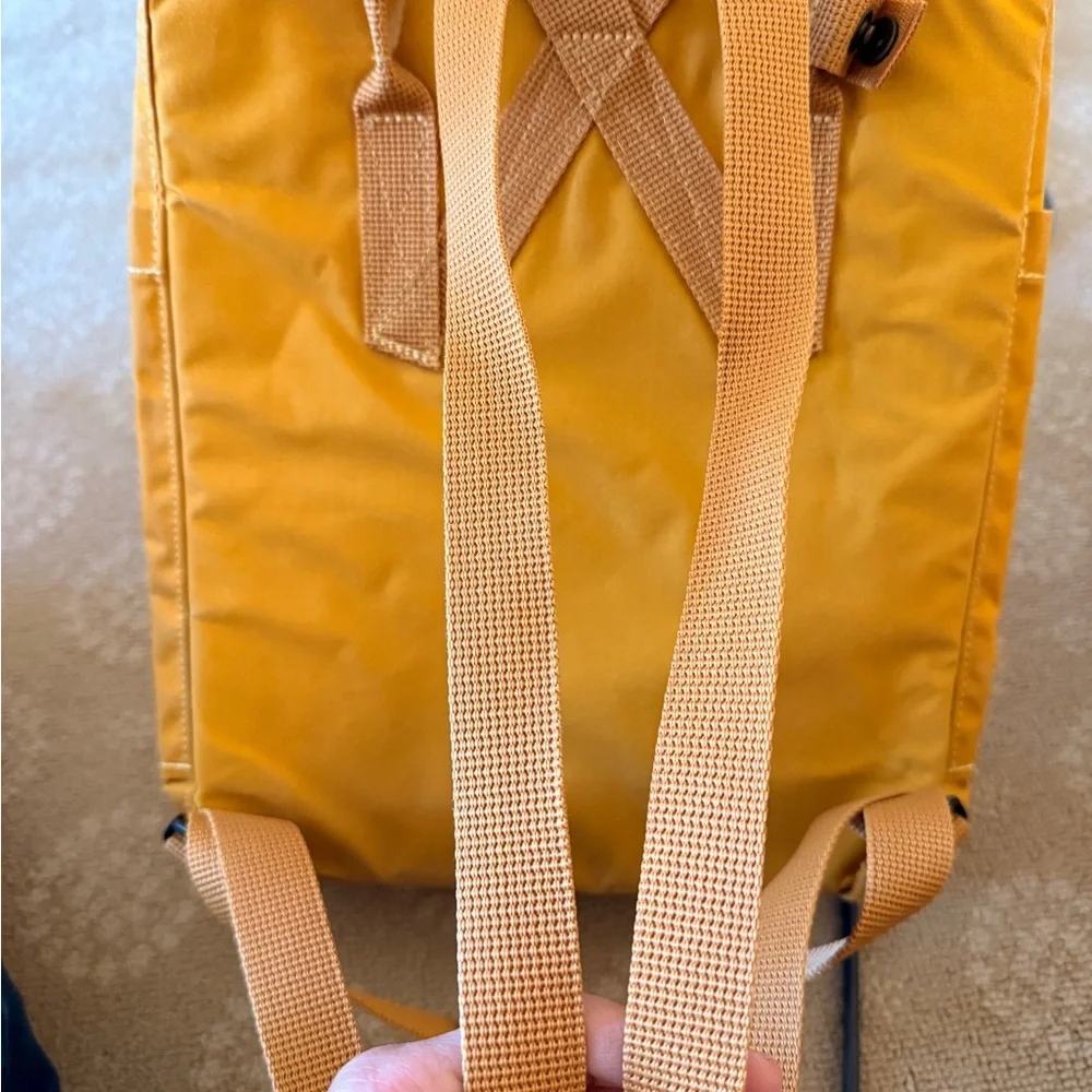 GUC Fjällräven Kånken Backpack in Mustard Yellow - Picture 16 of 16